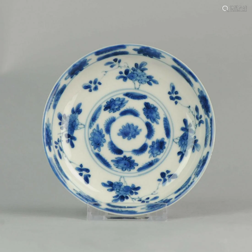 A BLUE AND WHITE FLOWER PLATE KANGXI PERIO…