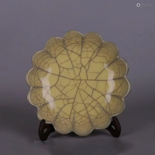 A YELLOW GLAZED CRACKLE BOWL PLATE QING …