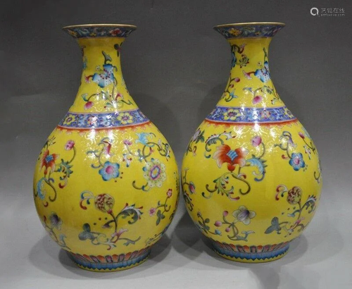 A PAIR FAMILLE VERTE VASE QIANLONG MARK.