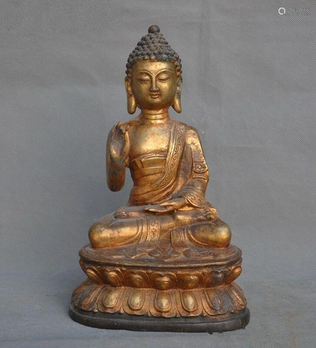 A GILT BRONZE SHAKYAMUNI BUDDHA FIGUR…