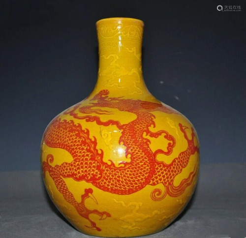 A YELLOW AND IRON RED DRAGON VASE QING DY…