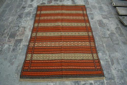 A VINTAGE AFGHANI WOVEN KALATI SUMIK KILIM.