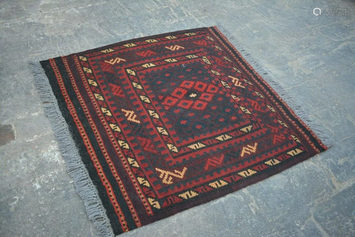 A VINTAGE AFGHANI WOVEN MAIMANA RUG.