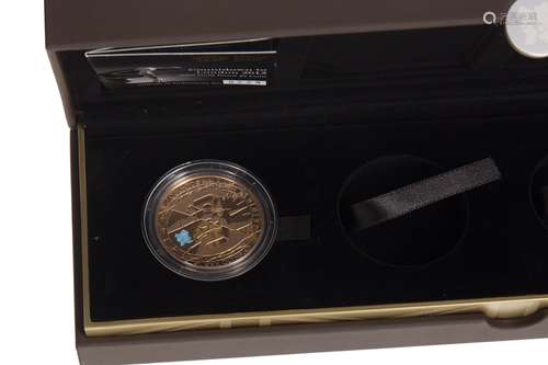 A THE ROYAL MINT 2009 GOLD PROOF £5 COIN