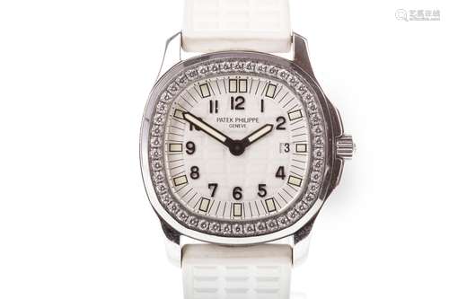 A LADY'S PATEK PHILIPPE AQUANAUT WRIST WATCH