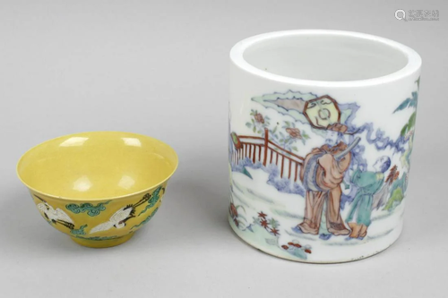 A Chinese Qing style porcelain bowl, the yellow gla…