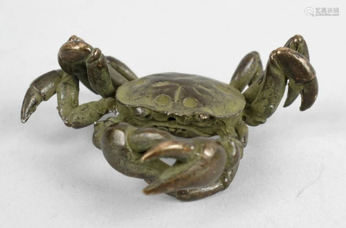 A small oriental cast bronze study of a crab, 2.5