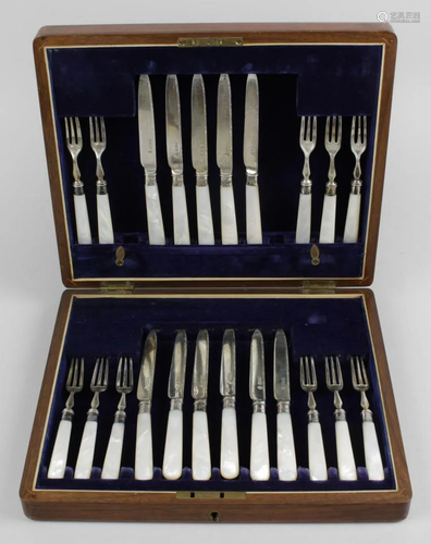 A cased Edwardian part dessert set, comprising eleven