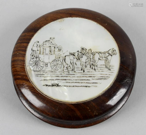 A 19th century turned wooden snuff box, the remov…