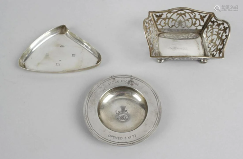 An early George V small silver rectangular dish with