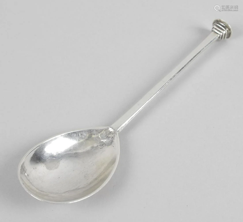 An early 17th century silver seal-top spoon, the fig