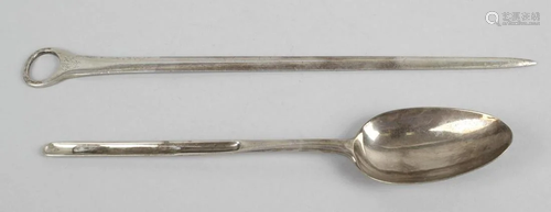 A George III silver marrow spoon, with long na…