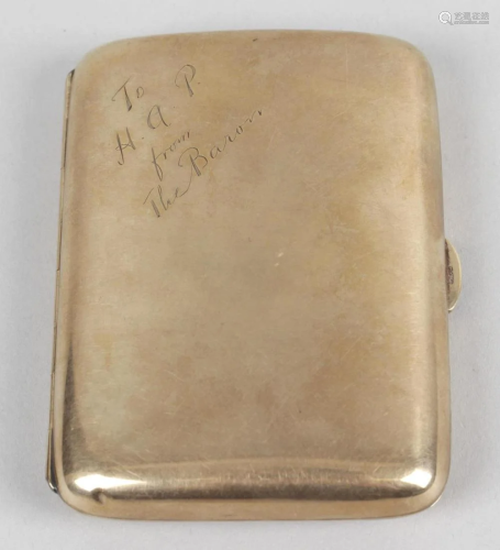 A 9ct gold cigarette case, of plain rounded recta…