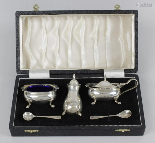 A cased modern silver condiment set, comprising a