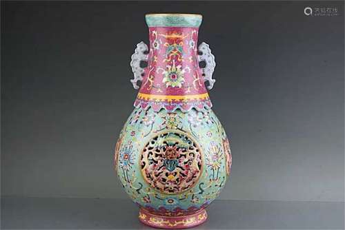 A Fine Chinese Enamel Gole Painted Double Handle Vase