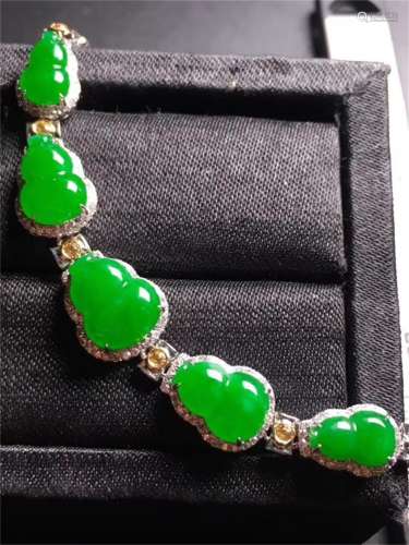 A Chinese Natural  Green Jadeite Gourd Bracelet