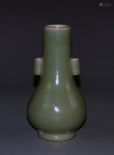 Chinese Lungquan Yao Vase