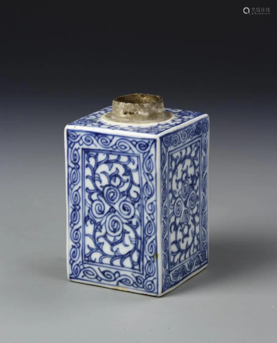 Chinese Export Blue and White Tea Caddy