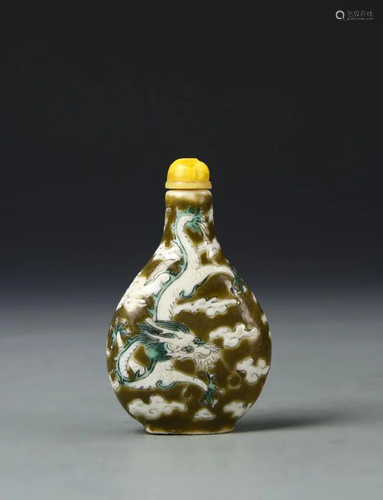 Chinese Famille Rose Snuff Bottle