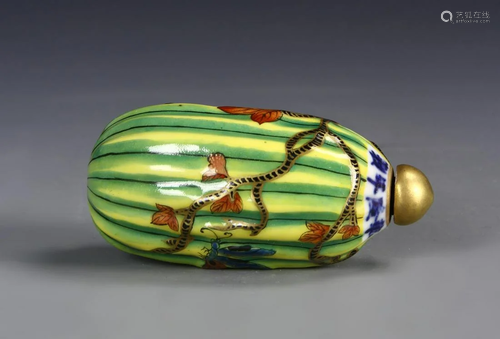 Chinese Famille Rose Snuff Bottle