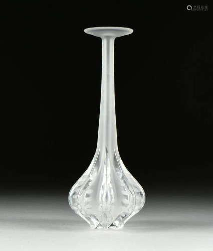 A LALIQUE FROSTED CRYSTAL VASE, CLAUDE PATTE…