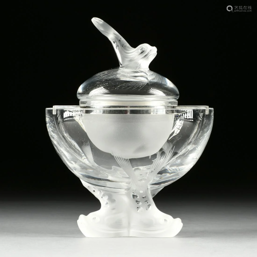 A LALIQUE FROSTED AND CLEAR CRYSTAL LIDDED …