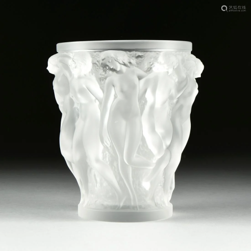 A LALIQUE FROSTED CRYSTAL 