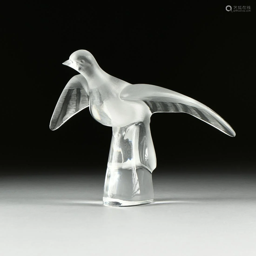 A LALIQUE FROSTED CRYSTAL 