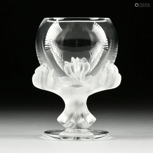 A LALIQUE FROSTED AND CLEAR CRYSTAL 