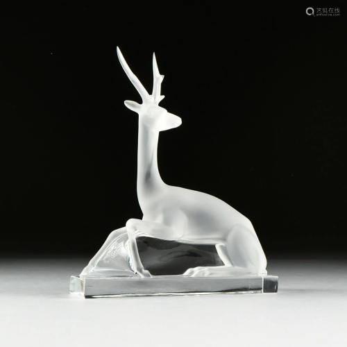 A LALIQUE FROSTED CRYSTAL STAG FIGURINE, 