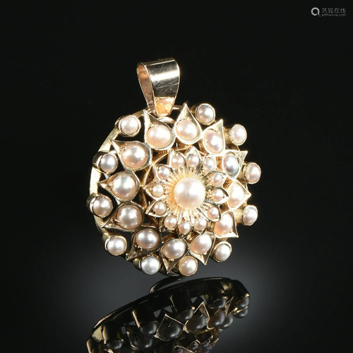 A YELLOW GOLD AND PEARL PENDANT,