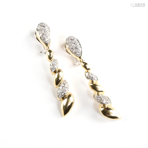 A PAIR OF 18K YELLOW GOLD AND DIAMOND DROP …