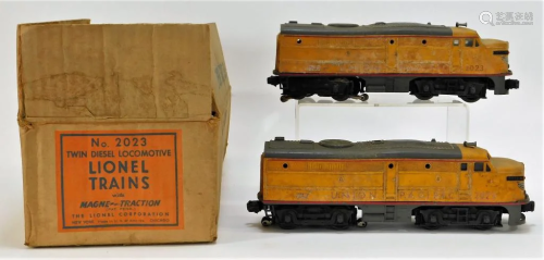 Lionel No. 2023 Union Pacific Train Cars with Box