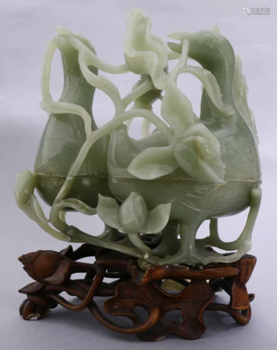 A Chinese jade carving of two conjoined duck-form b…