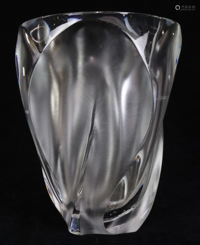 A Lalique France Ingrid vase