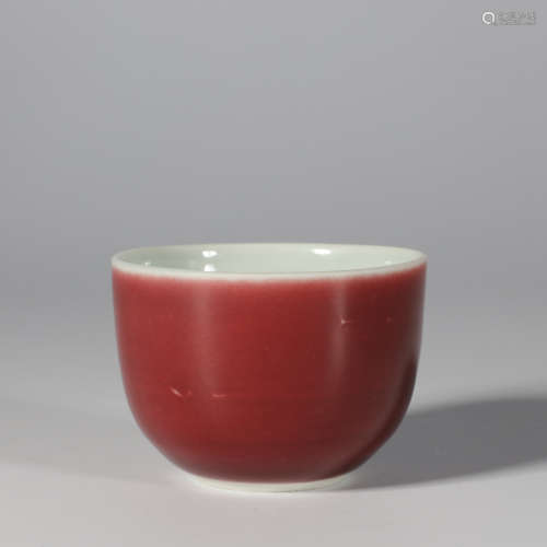 清雍正 霁红釉卧足杯