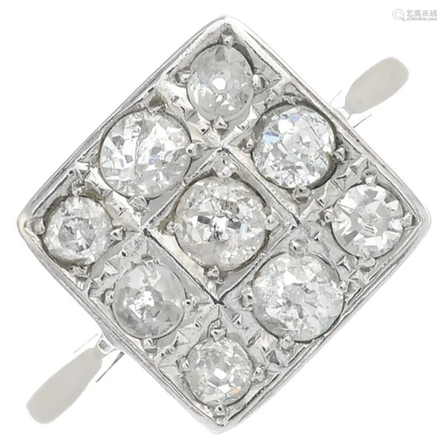 A diamond cluster ring. Estimated total diamond weight