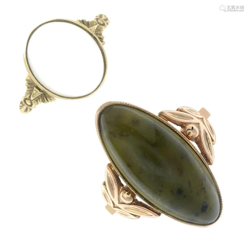 A 9ct gold chalcedony cabochon ring, together with a