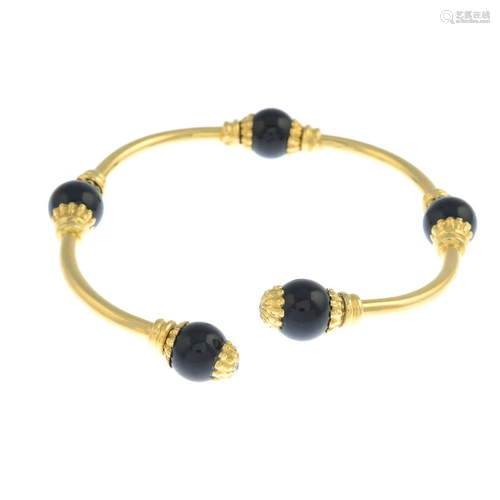 An onyx bangle.Inner diameter 6cms. 26.4gms.