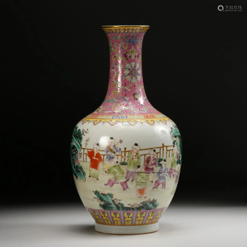 CHINESE FAMILLE ROSE PORCELAIN VASE, QING DY…