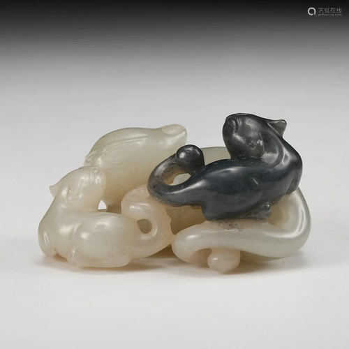 CHINESE BLACK AND WHITE JADE PENDANT