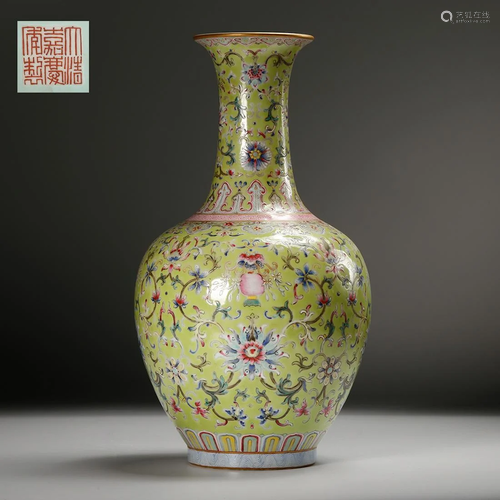 CHINESE FAMILLE ROSE PORCELAIN VASE, QING DY…