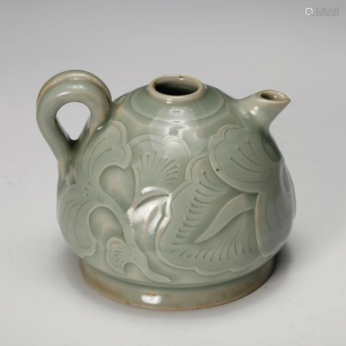 CHINESE CELADON GLAZED WATER COUPE