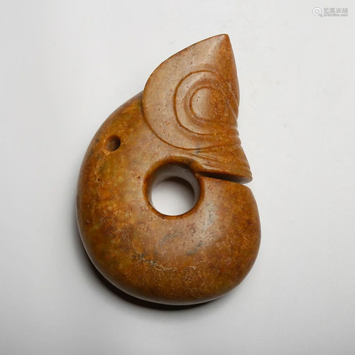 CHINESE ARCHAISTIC JADE PENDANT