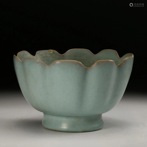 CHINESE RU YAO STYLE PORCELAIN BOWL