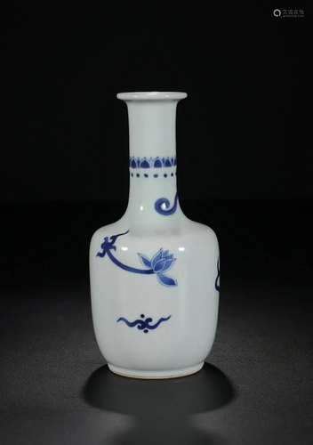 CHINESE BLUE WHITE PORCELAIN VASE WITH MARK