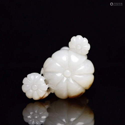 CHINESE WHITE JADE CARVED PUMPKIN