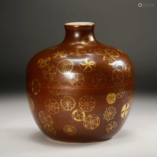 CHINESE SOY GLAZED PORCELAIN JAR