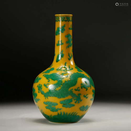 CHINESE YELLOW AND GREEN DRAGON BOTTLE VASE