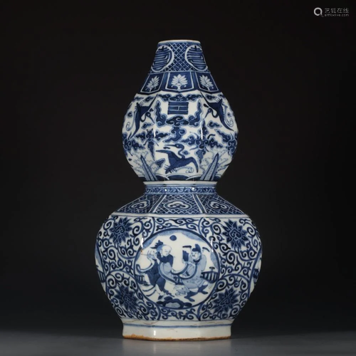 CHINESE BLUE WHITE GOURD VASES